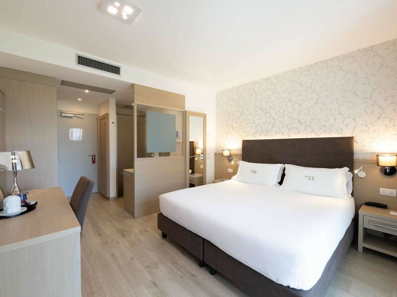 Deluxe Room with Balcony and Lake View