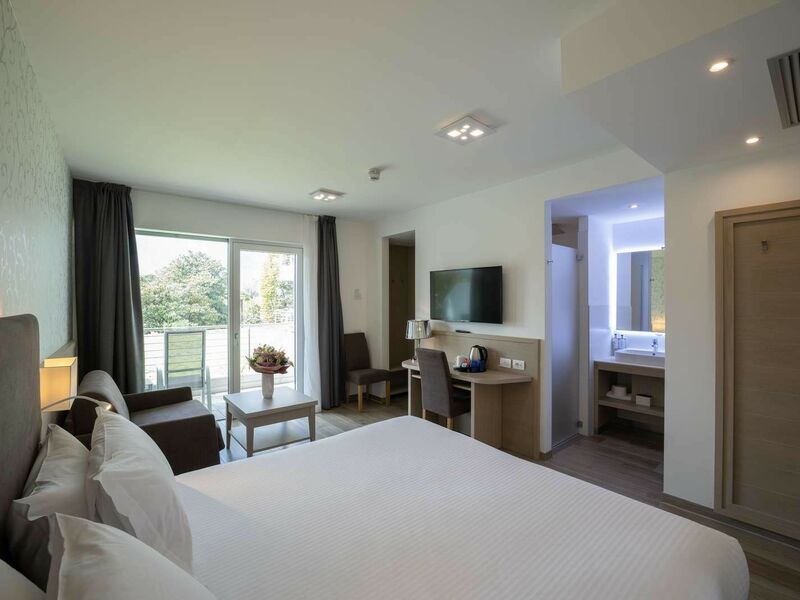 Deluxe Room with Balcony and Lake View