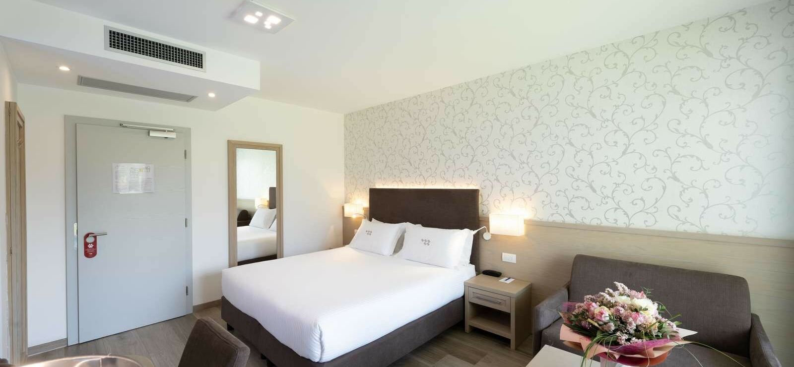 Deluxe Room with Balcony and Lake View