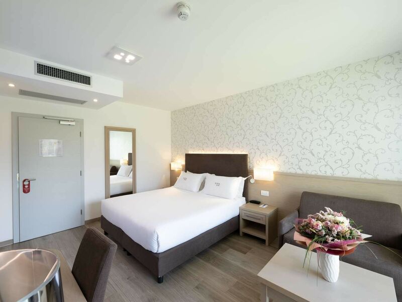 Deluxe Room with Balcony and Lake View
