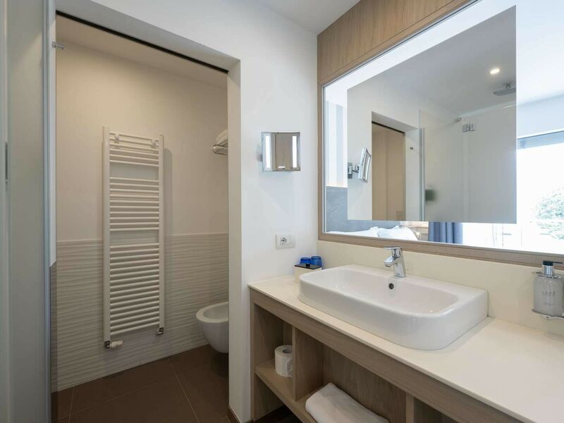 Deluxe Room with Balcony and Lake View