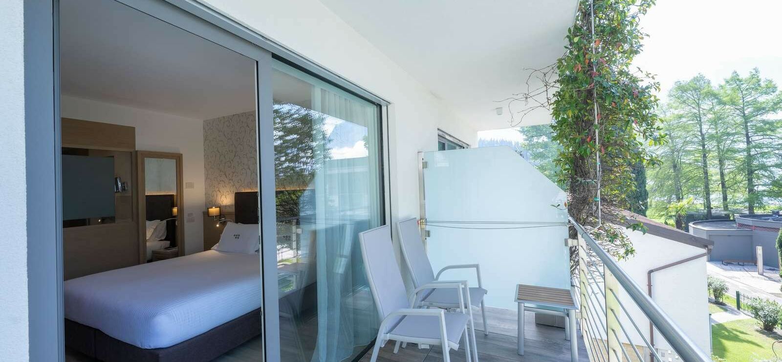Deluxe Room with Balcony and Lake View