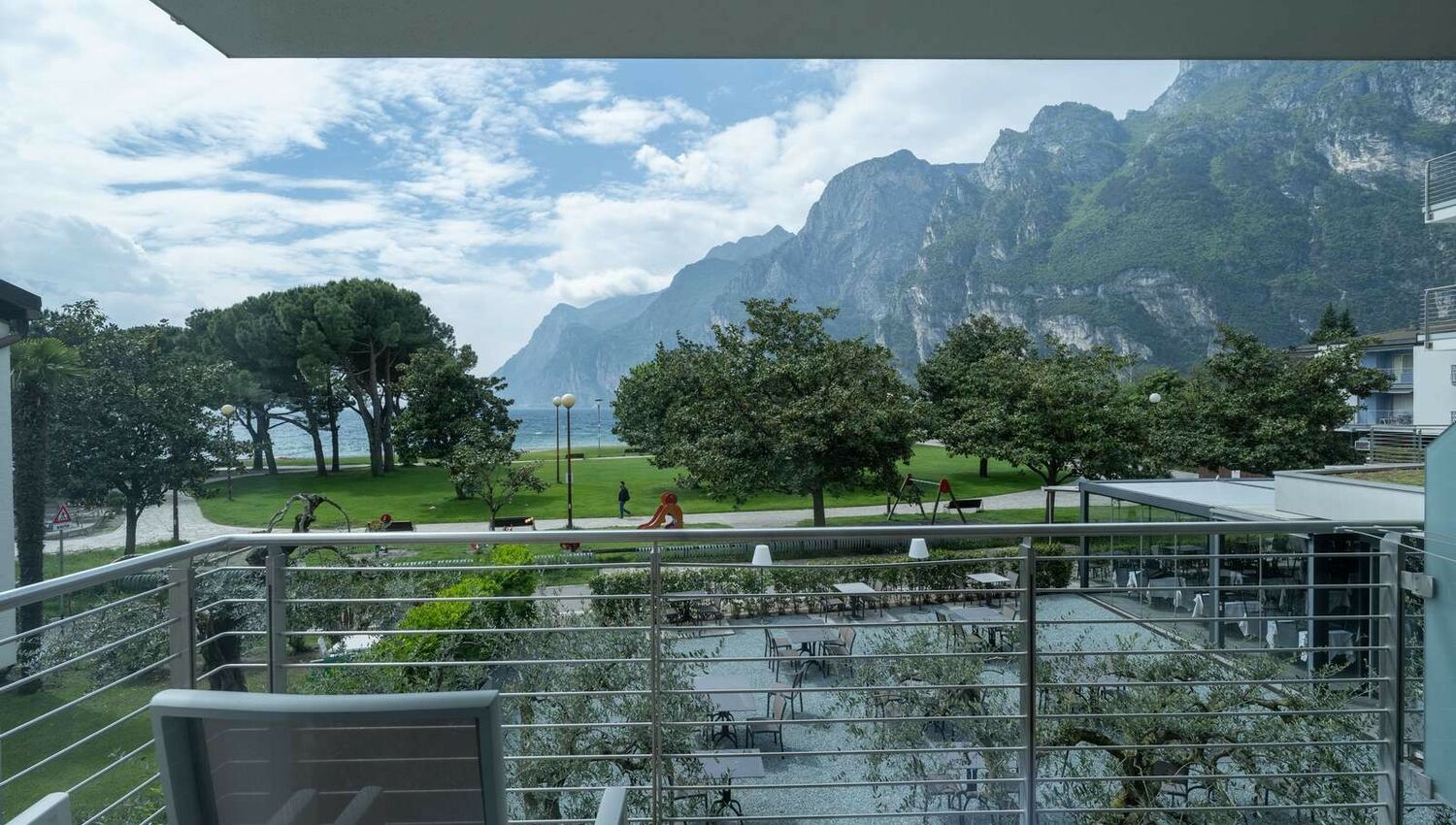 Deluxe Room with Balcony and Lake View - Deluxe Room with Balcony and Lake View